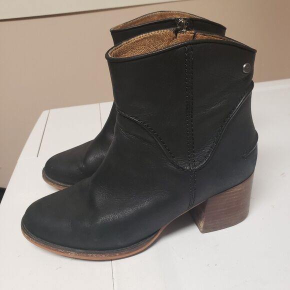 UGG Women’s Black Leather Chunky Heel Round Toe Ankle Boots Size 9 PO Good - Picture 8 of 11